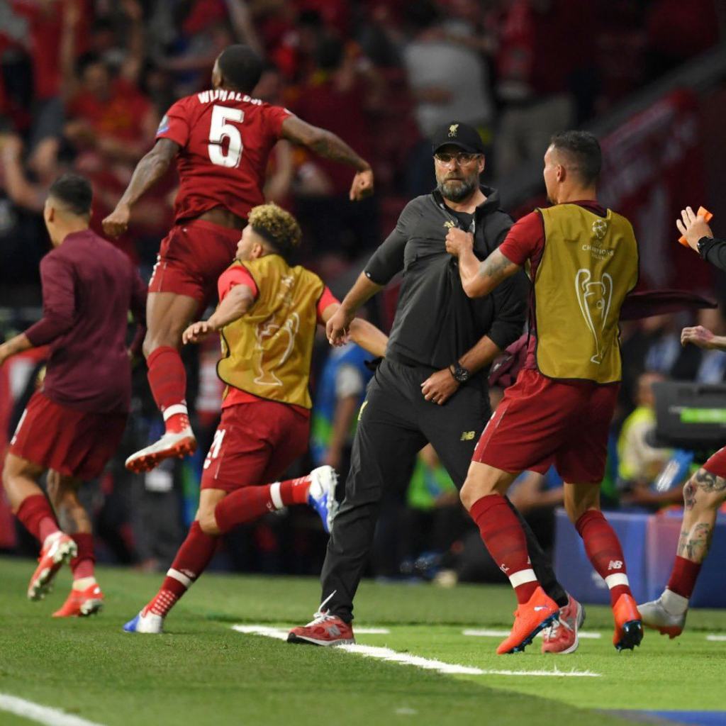 着巨大的压 着巨大的压